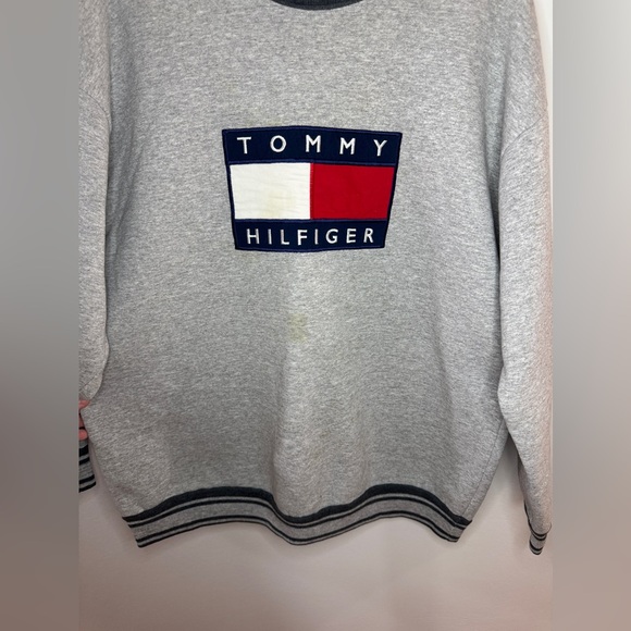 Pre-Owned XL Tommy Hilfiger Light Heather Grey Logo Patch Vintage Crewneck - Picture 5 of 7